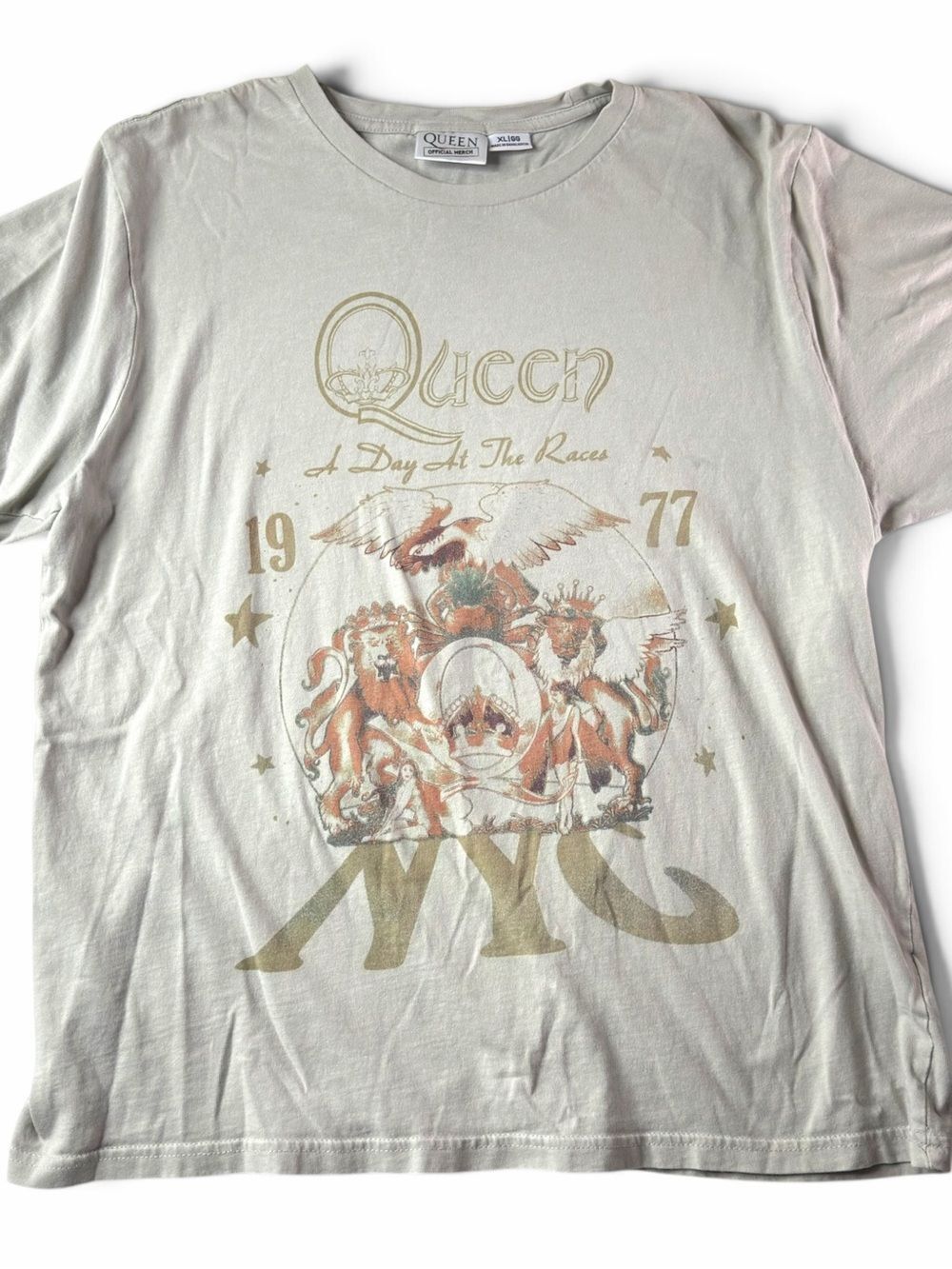 queen a day at the races 1977 crest graphic t shirt official merch xl